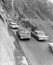 A black and white picture of Tioga Pass in 1962 where traffic is whittled down to a single lane.